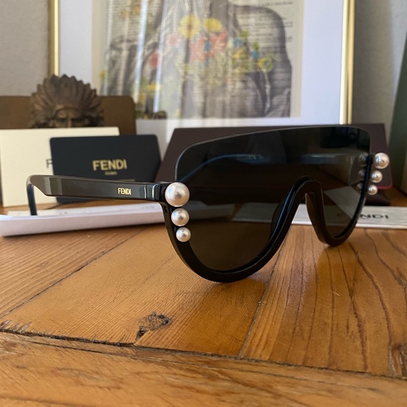 fendi sunglasses pearls